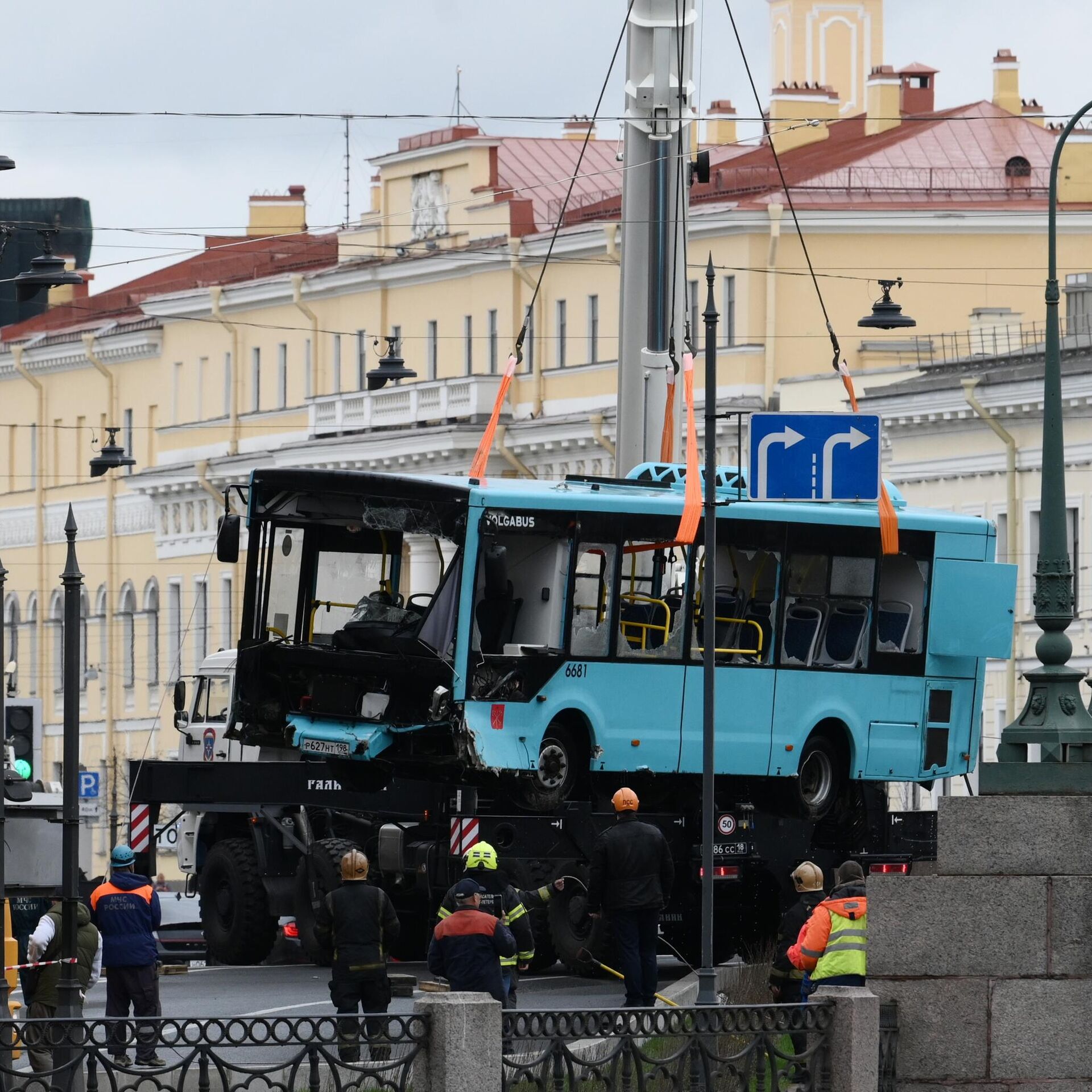 Троих дагестанцев наградят за спасение пассажиров автобуса в Петербурге -  РИА Новости Крым, 10.05.2024