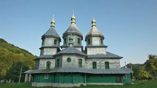 Николаевский храм в селе Виженка Черновицкой области