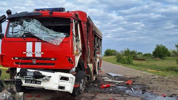 Четверо сотрудников МЧС России пострадали от атаки дронов в Горловке