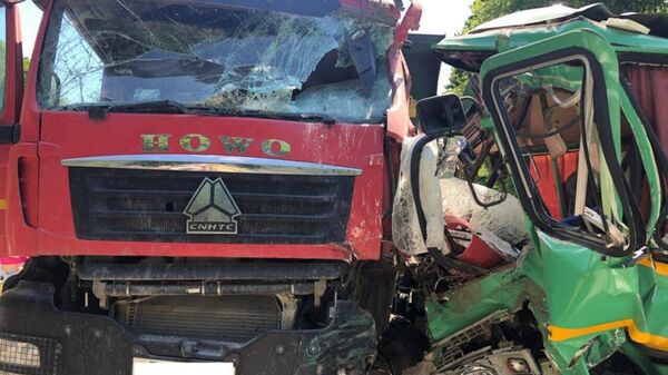 Водитель погиб и три человека пострадали в ДТП с вахтовым автобусом и грузовиком на Кубани