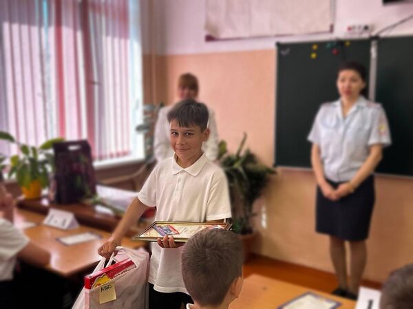В Симферопольском районе наградили школьников за помощь в раскрытии преступления
