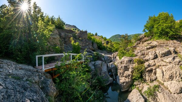 В Крыму открыли обновленный турмаршрут на Арпатских водопадах