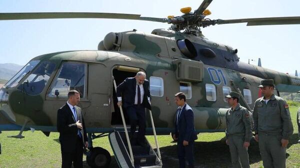 Вертолет Пашиняна совершил экстренную посадку из-за погодных условий