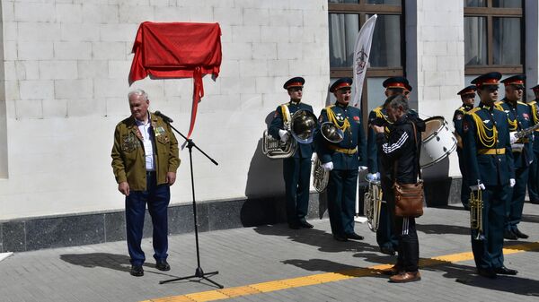 На ж/д вокзале Симферополя открыли памятную доску в честь 50-летия начала строительства БАМ