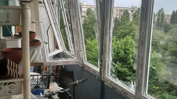 Беспилотник ВСУ врезался в многоэтажку в Белгороде и взорвался