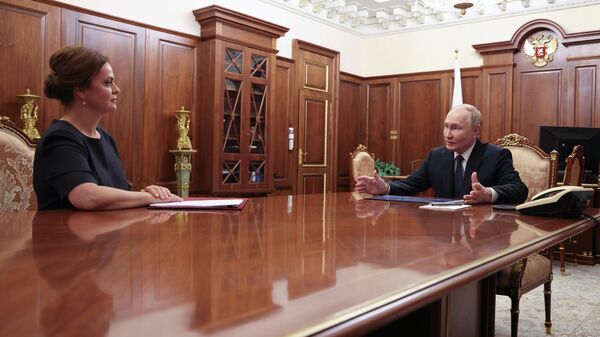 Президент Владимир Путин встретился с руководителем фонда Защитники Отечества Анной Цивилевой