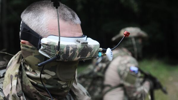 Испытания боевых дронов военнослужащими