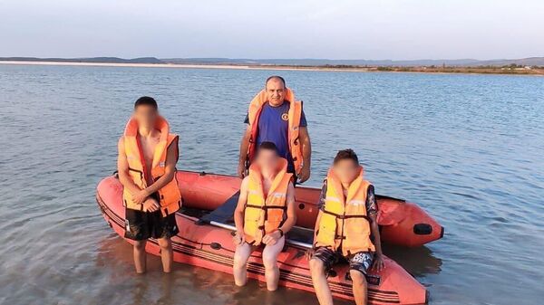 В Белогорском районе Крыма несовершеннолетних спасли с островка на Тайганском водохранилище В Белогорском районе Крыма несовершеннолетних спасли с островка на Тайганском водохранилище
