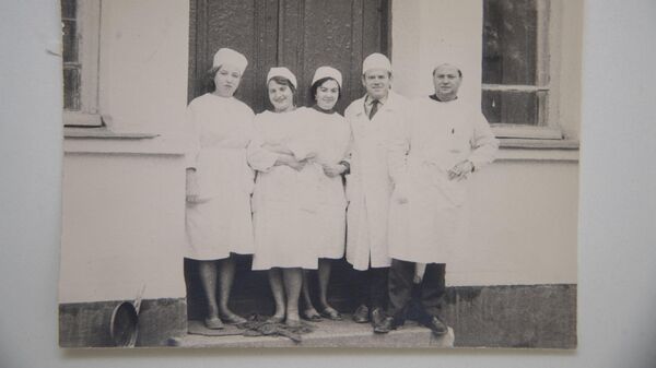 Крайний справа – Михаил Александрович Зеликман, врач-дерматовенеролог