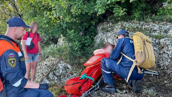 Спасатели Алуштинского АСО ГКУ РК КРЫМ-СПАС оказали помощь женщине, травмировавшейся в районе вершины горы Южная Демерджи