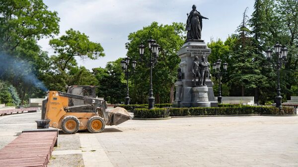 Благоустройство Екатерининского сада в Симферополе. Памятник Екатерине II