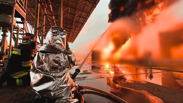 Пожарные тушат возгорание в Киевской области