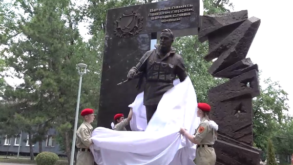 В ДНР открыли памятник Героям необъявленной войны