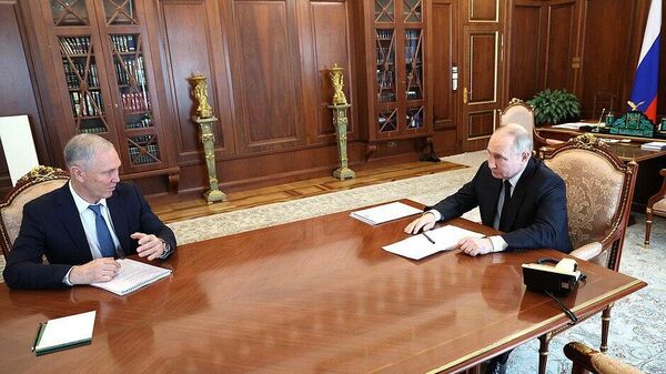 Президент России Владимир Путин проводит встречу с губернатором Херсонской области Владимиром Сальдо