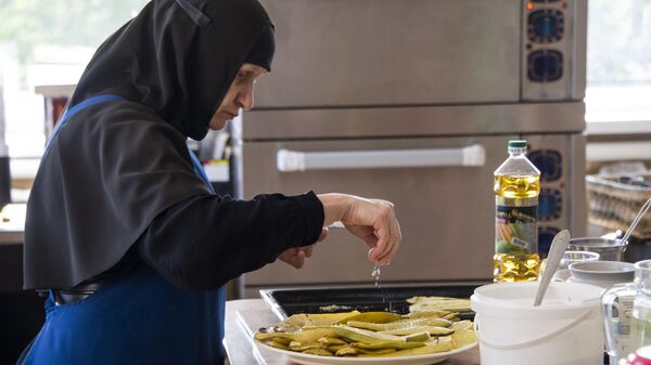 Монахини могут и самые простые постные блюда приготовить вкусно. Жареные кабачки.