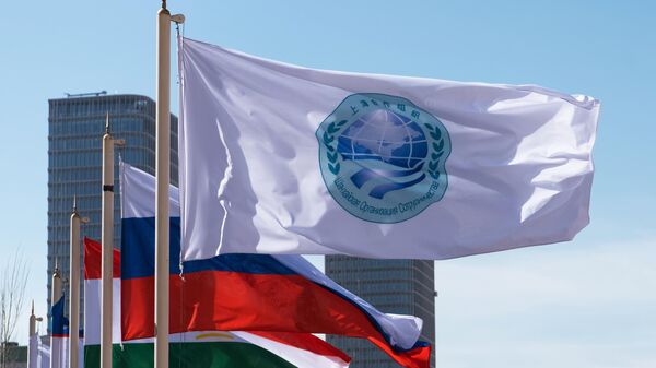 Флаг Шанхайской организации сотрудничества и флаги стран участниц ШОС в Астане