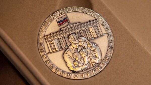 Новую медаль Севастопольская семья учредили к Году семьи