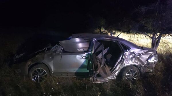 В Крыму авто с тремя детьми вылетело с дороги и врезалось в дерево