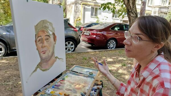 Волонтер рисует портрет участника СВО Александра Ж. с позывным Джин