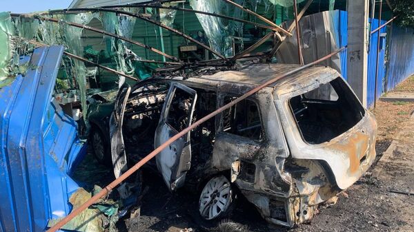 В селе отрадное Белгородской области машина взорвалась и врезалась в забор после атаки дрона 