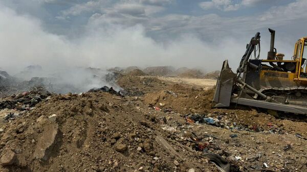 В Евпатории потушили пожар на мусорном полигоне