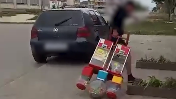 В Крыму житель села украл автомат с жвачками