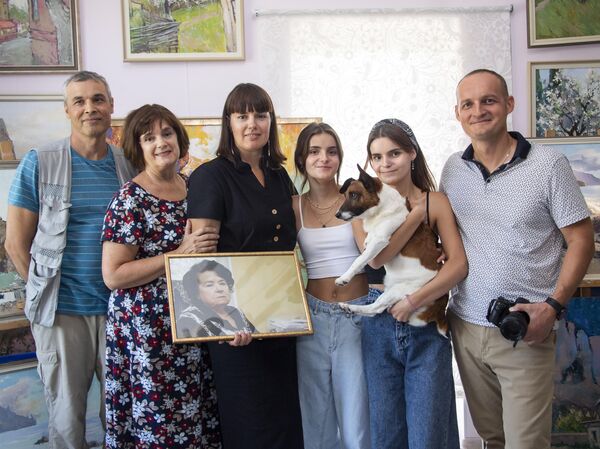 Большая семья крымских художников Шевчук-Черногородовых. Большая семья крымских художников Шевчук-Черногородовых.