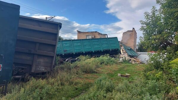 В Оренбурге грузовой поезд сошел с рельсов