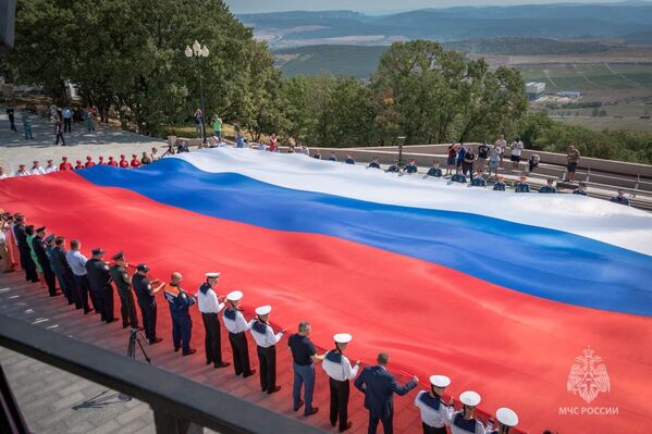 Огромный флаг России развернут на Сапун-горе