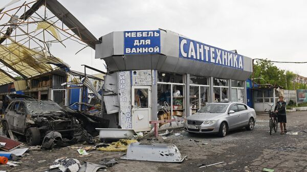 Последствия обстрела ВСУ рынка Сокол в Донецке