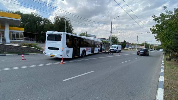 Мотоцикл столкнулся с автобусом в Симферополе