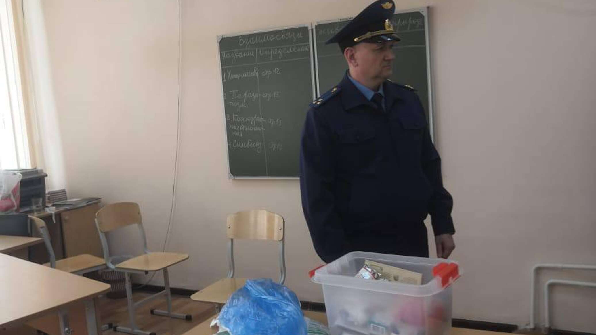Случай в челябинской школе. Случай в челябинской школе. Рама 2500х1050х89 s=1. Случай в челябинской школе. Случай в челябинской школе.