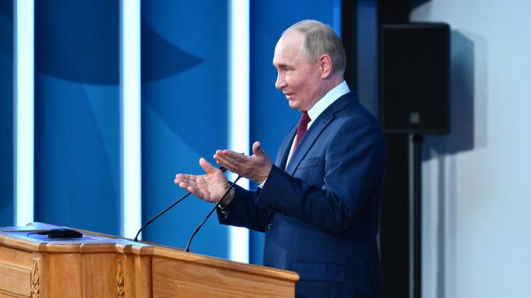 Президент Владимир Путин принял участие в пленарном заседании Евразийского женского форума