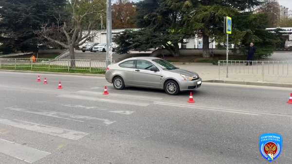 В Севастополе автомобиль сбил подростка на пешеходном переходе