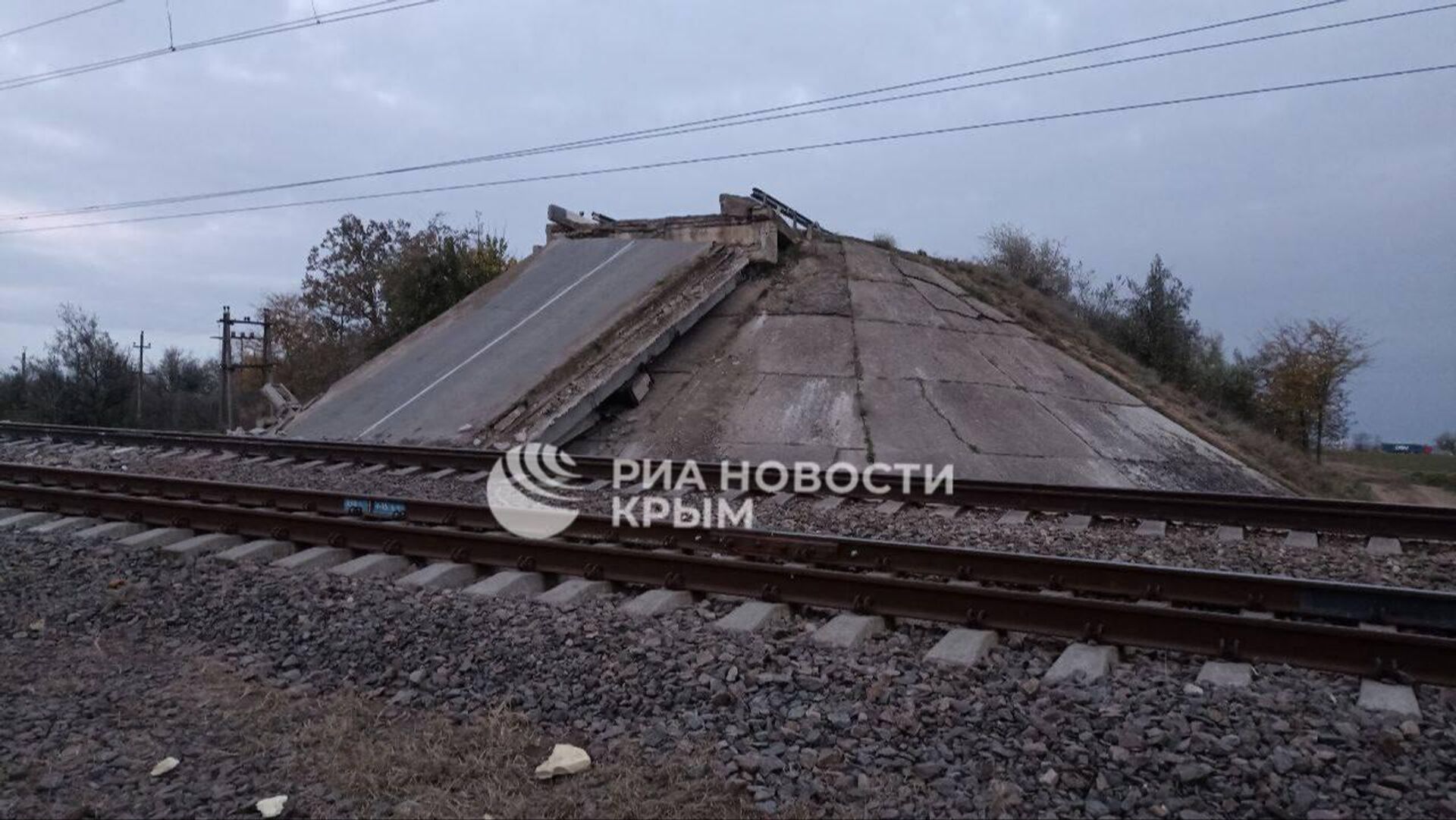 Рухнувший мост Джанкойском районе Крым - РИА Новости, 1920, 16.11.2024