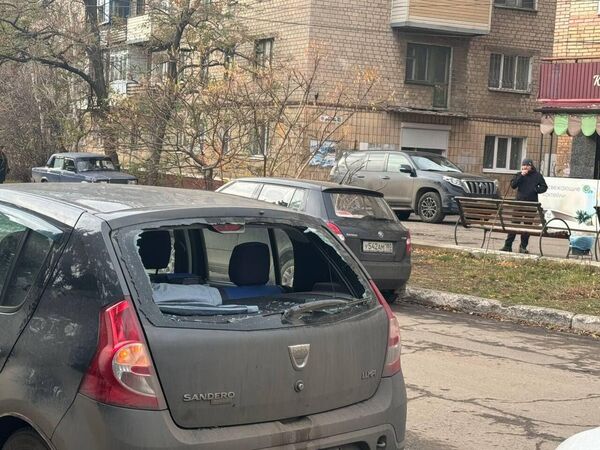 Последствия обстрела центра Горловки со стороны украинских террористов. Последствия обстрела центра Горловки со стороны украинских террористов.
