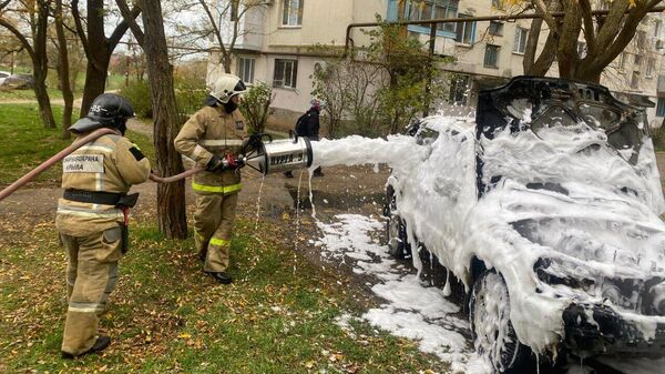 В Феодосии загорелся легковой автомобиль