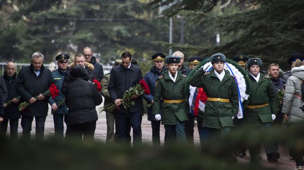 В Симферополе почтили память Неизвестного солдата