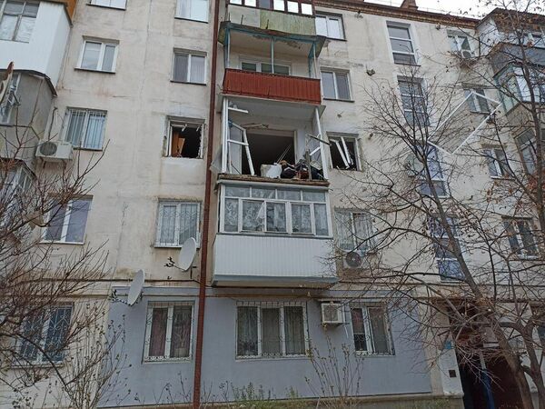 Последствия атаки ВСУ по жилой многоэтажке в Новой Каховке Последствия атаки ВСУ по жилой многоэтажке в Новой Каховке