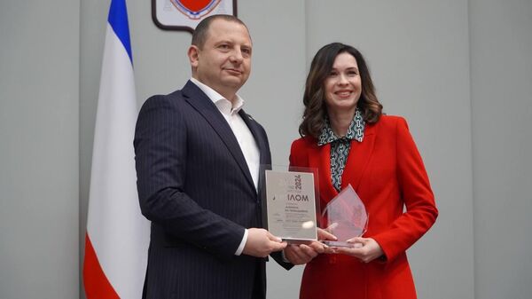 Шеф-редактор радио Спутник в Крыму Светлана Калинина получила награду в номинации Журналист года: радио Шеф-редактор радио Спутник в Крыму Светлана Калинина получила награду в номинации Журналист года: радио