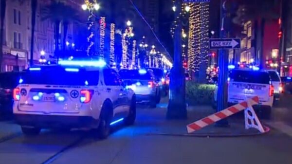 В Новом Орлеане автомобиль въехал в толпу людей