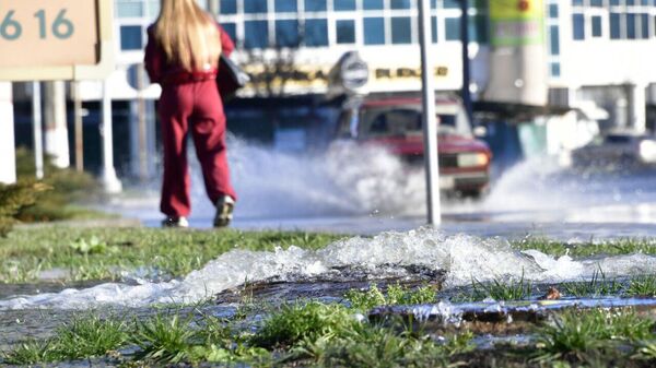 В центре Симферополя прорвало трубу