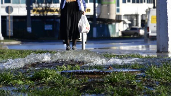 В центре Симферополя прорвало трубу