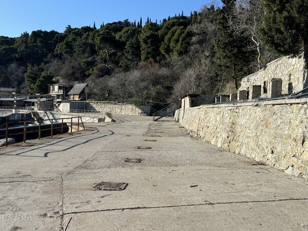 Пляж Воронцовские купальни в Алупке