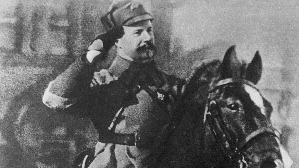 Михаил Фрунзе (1885-1925), советский военачальник, народный комиссар по военным и морским делам СССР принимает парад на Красной площади. 23 февраля 1925 года.