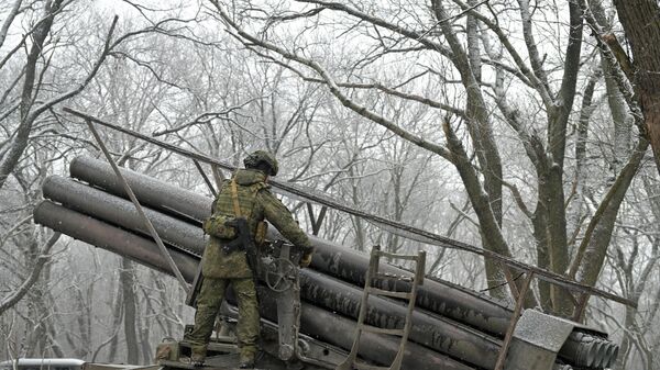 Зарядка реактивной системы залпового огня Ураган группировки Центр на Красноармейском направлении