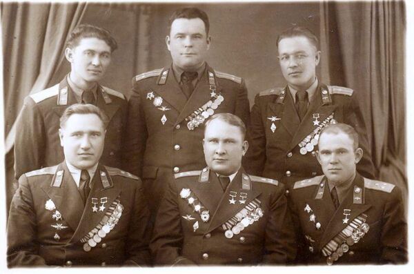 Летчики-истребители на встрече в Грозном в 1951 году. И.А.Шардаков – первый справа в верхнем ряду