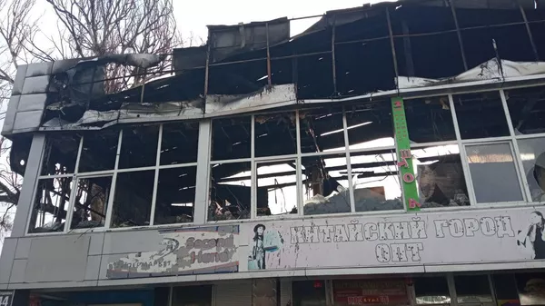 Последствия пожара в торговом центре на Центральном рынке в Симферополе