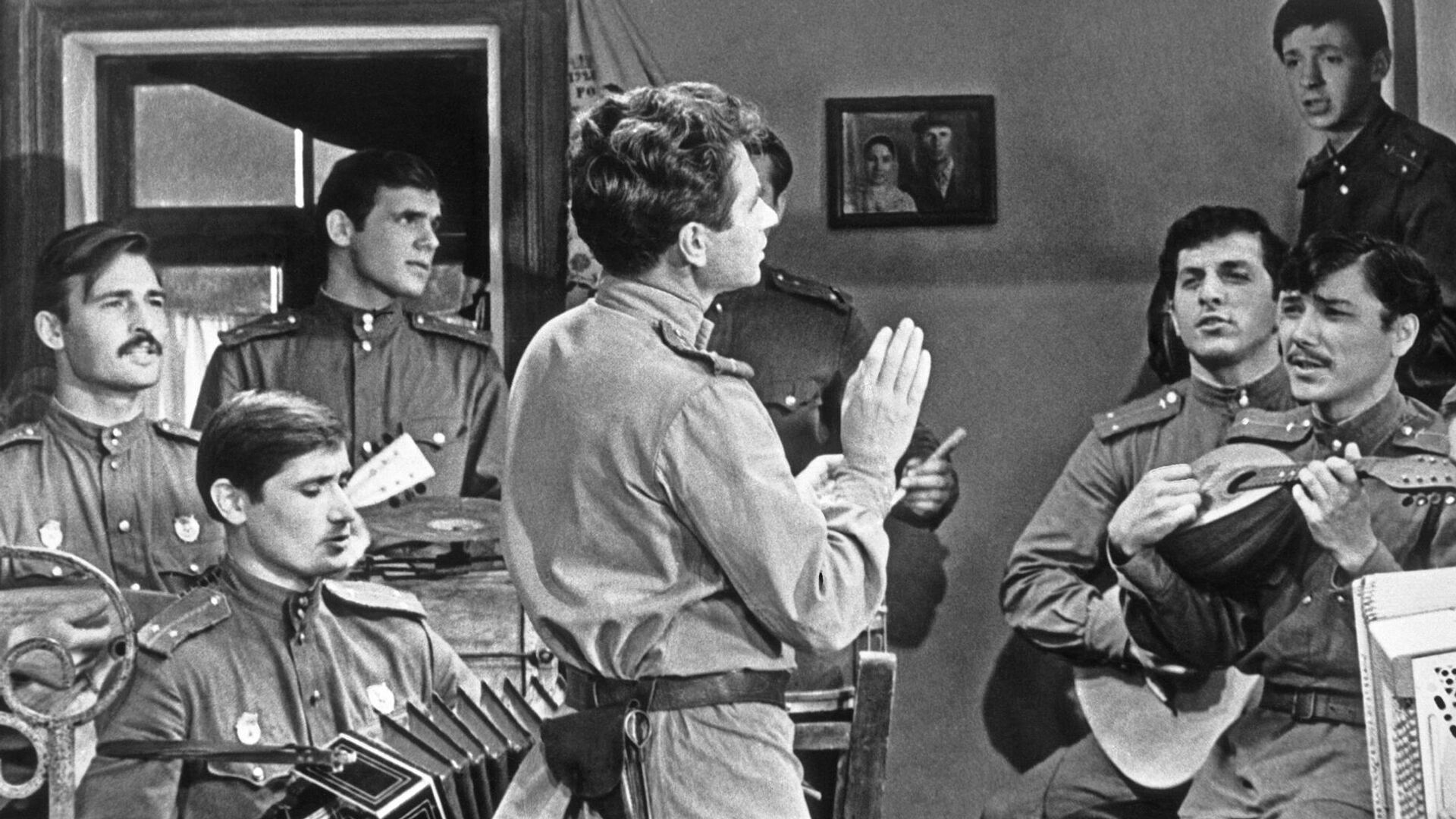 Кадр из кинофильма В бой идут одни старики - РИА Новости, 1920, 16.02.2025