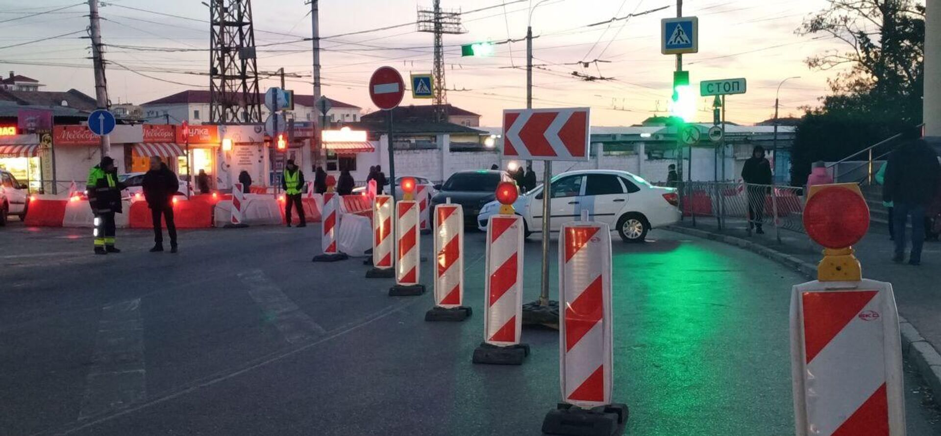 Перекрытие движения из-за ремонте улицы Адмирала Октябрьского в Севастополе - РИА Новости, 1920, 18.02.2025